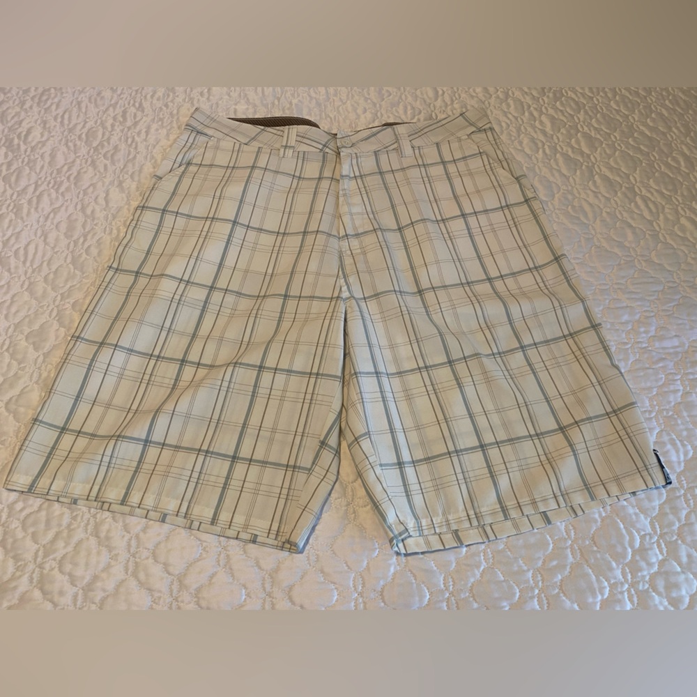 O'Neill Men's Plaid Shorts in White/Cream with Blue and Tan stripes. Inseam 10